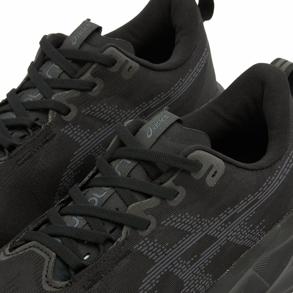 Asics Running NOVABLAST 5 in Black/Carrier Grey