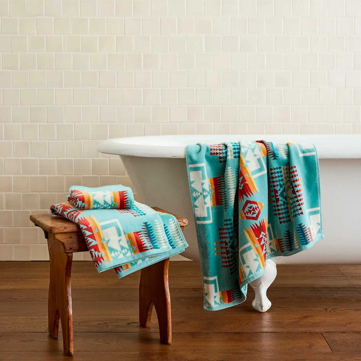 Pendleton Three Piece Towel Set in Aqua 