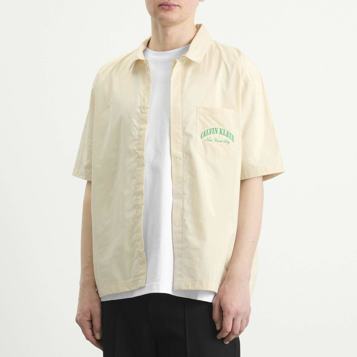 Calvin Klein Men's Heritage Crest Cotton Poplin Short Sleeve Shirt in Slim Stripe Chalk