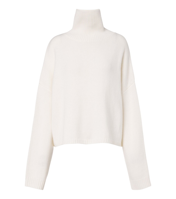 Photo: Lisa Yang Zerlina cashmere turtleneck sweater