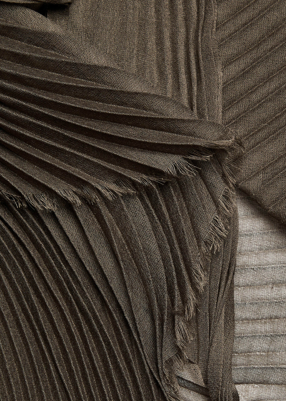 Issey Miyake Pleated Fine-knit Scarf - Khaki - One Size