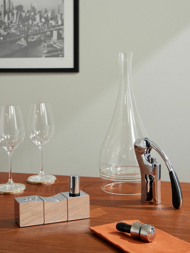 Photo: L'Atelier Du Vin - Bouchons Millésimés Set of Two Engraved Silver-Tone Wine Stoppers