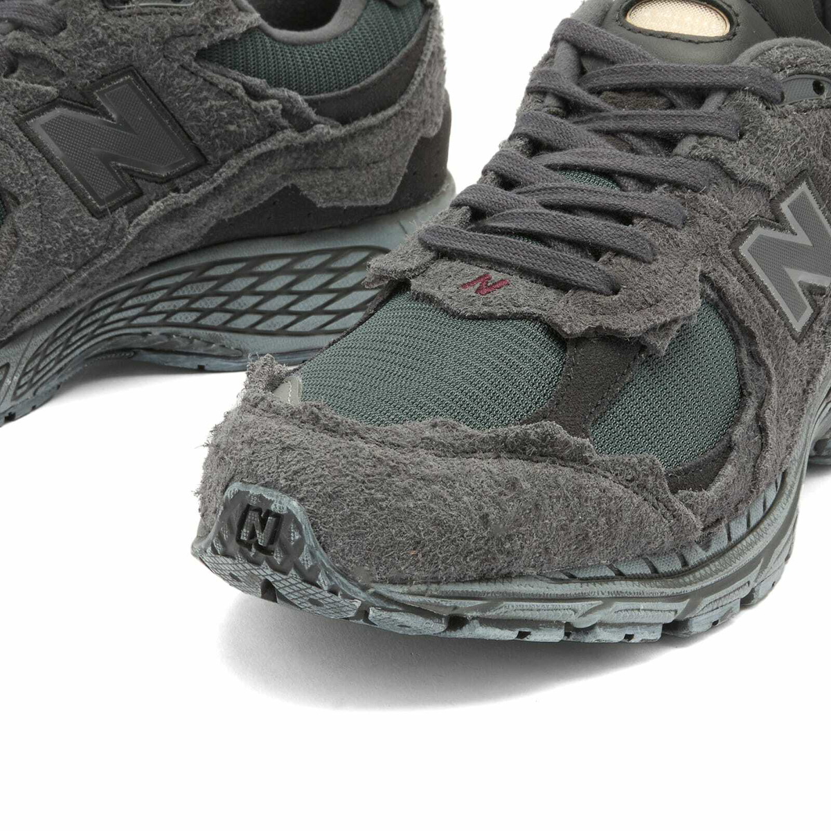 New Balance M2002RDB Sneakers in Phantom