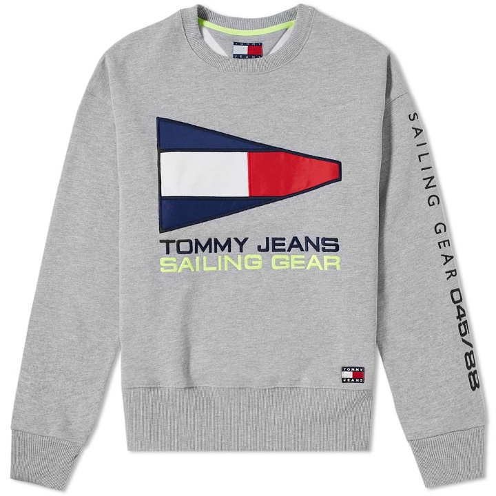 Photo: Tommy Jeans 5.0 90s Sailing Logo Crew Sweat Grey