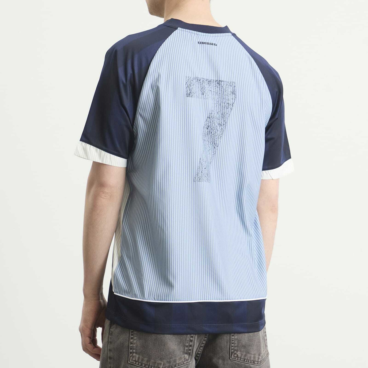 Umbro Men's Panelled Raglan Shirt in Baritone Blue/Brilliant White/Blue Fog