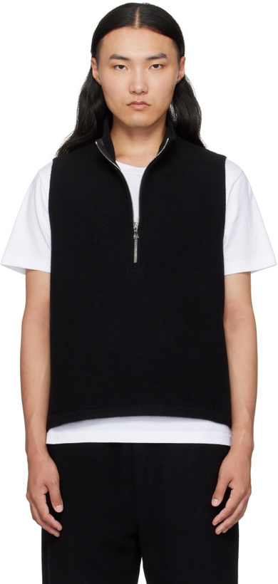 Photo: Rier Black Fleece City Sweater Vest