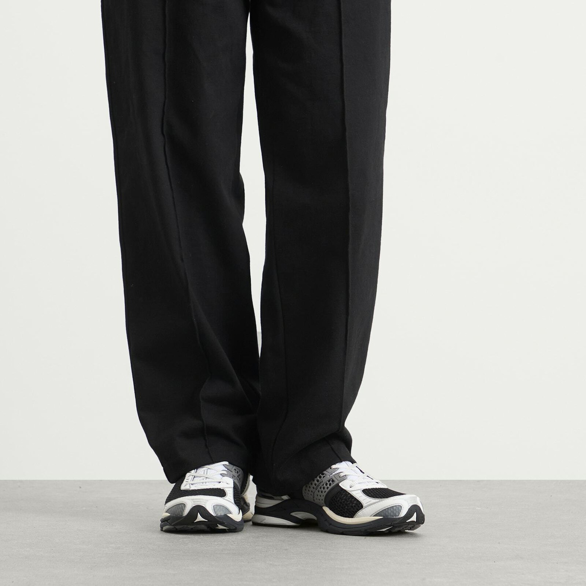 Saucony Progrid Paramount Sneaker in Black/White