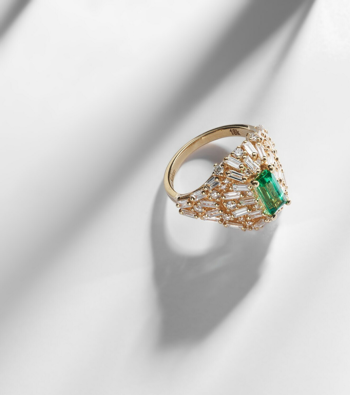 Suzanne Kalan One Of A Kind 18kt gold ring with diamonds and emerald