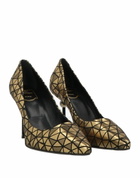 Roger Vivier Womens Pumps in Gold