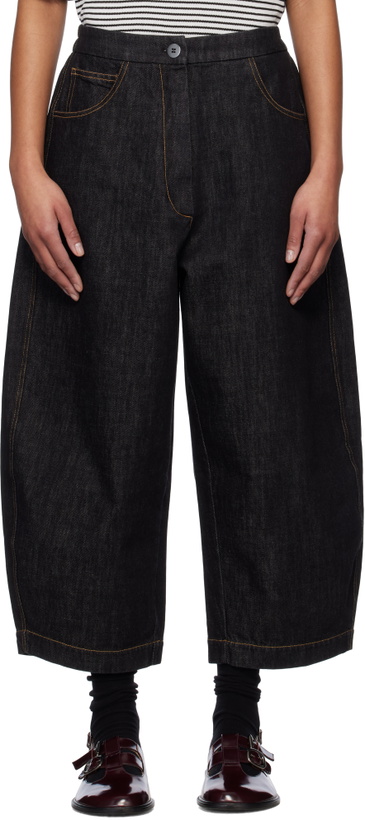 Photo: Cordera Black Curved Jeans