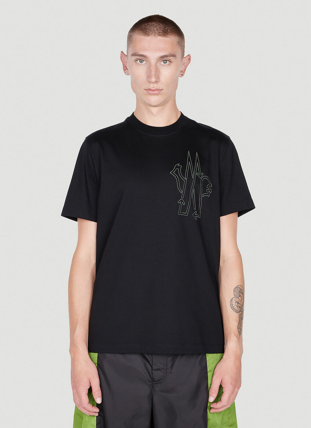モンクレール MONCLER BORN TO PROTECT ロゴ Tシャツ ブラック Moncler - Born To Protect T-Shirt in Black Moncler