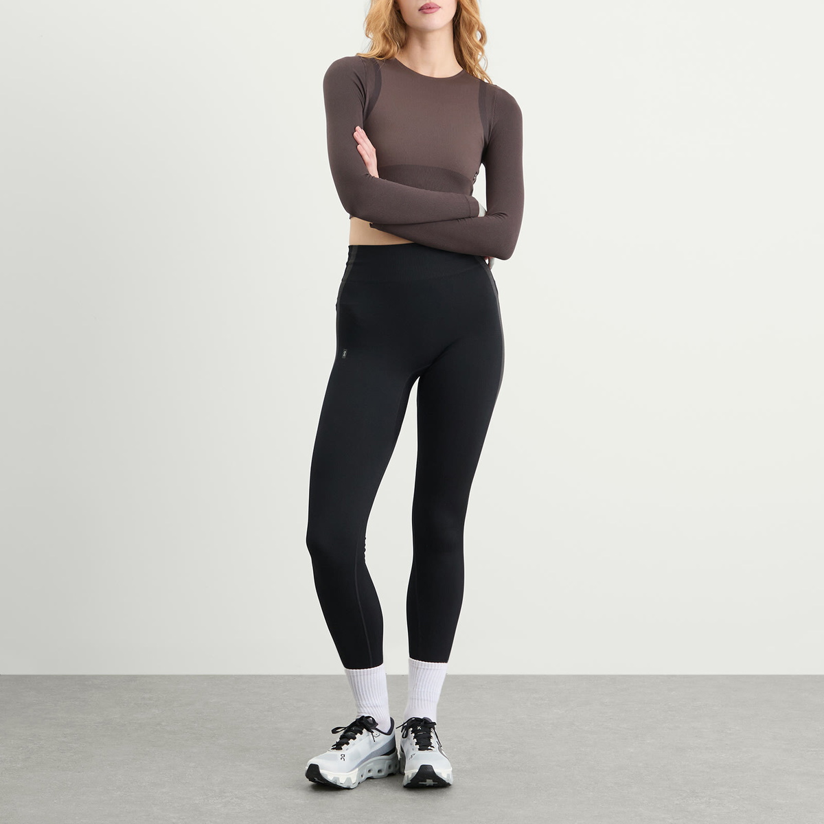 ON Women's Studio Knit Lg-T Crop in Pebble/Black