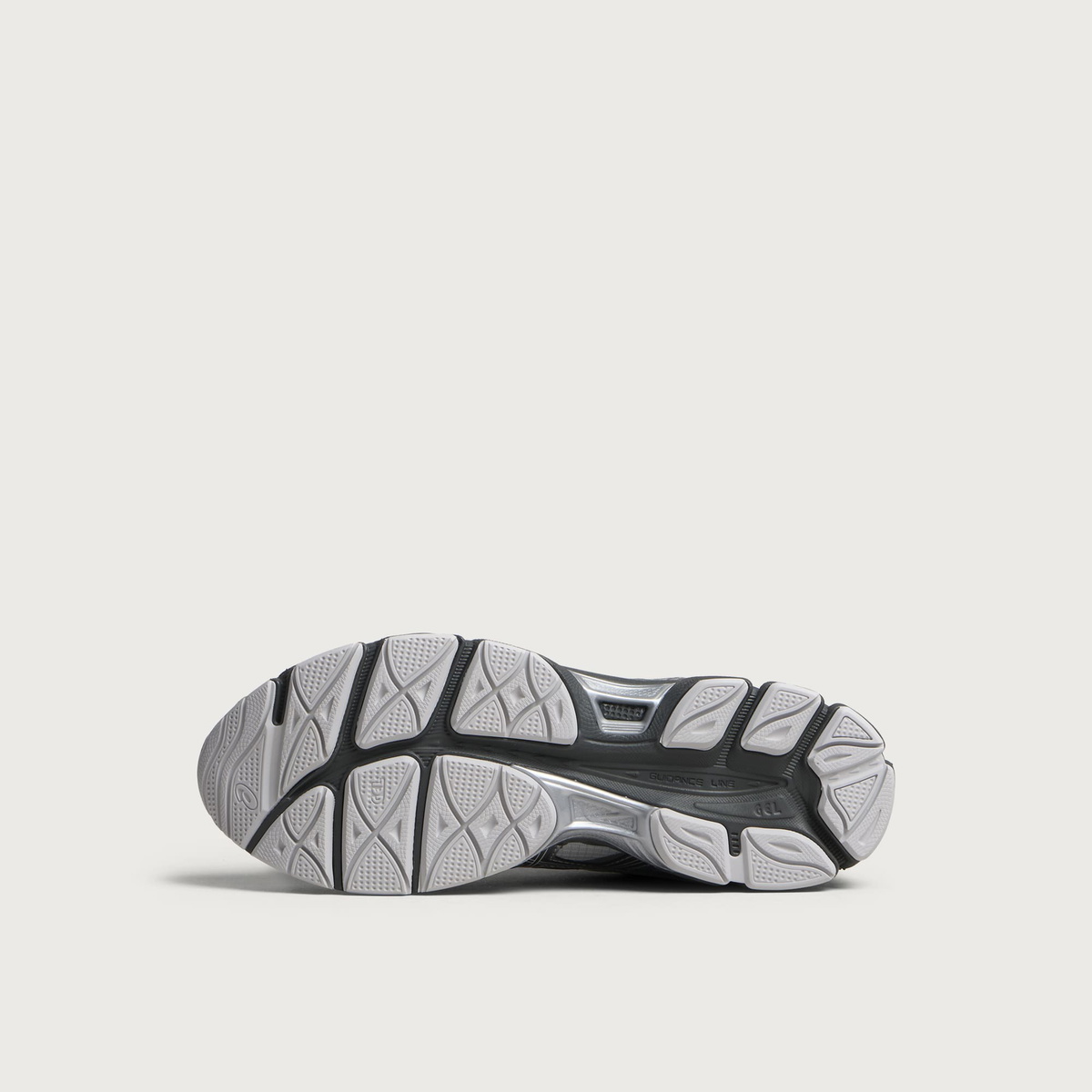 Asics GEL-CUMULUS 16 Sneaker in Glacier Grey/Carbon