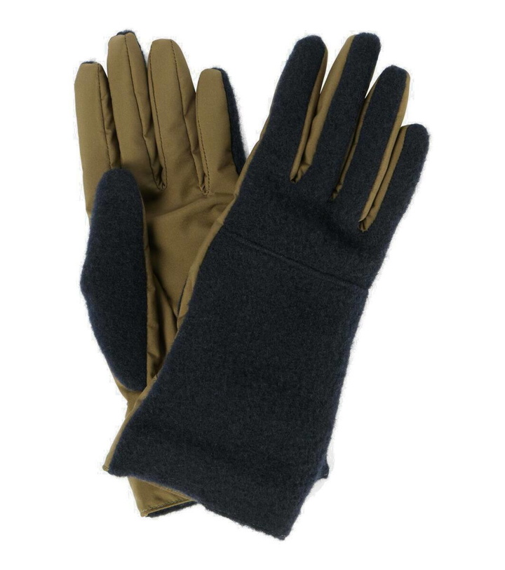 Photo: Loro Piana Shearling-trimmed technical gloves