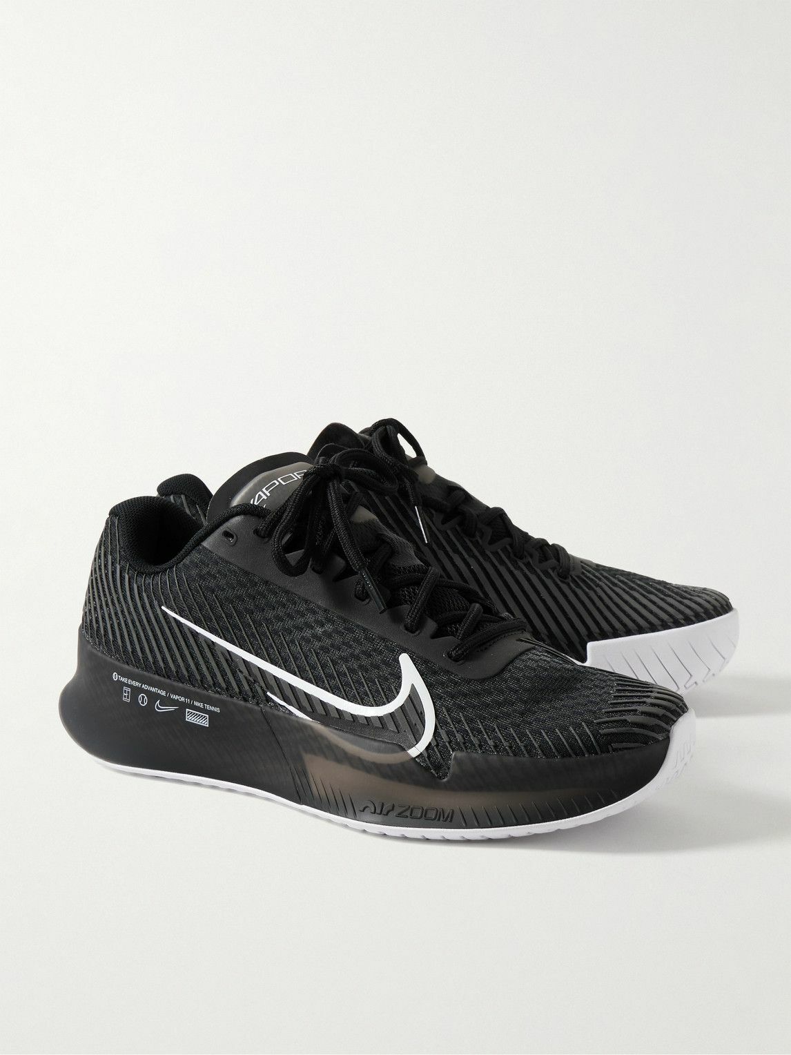 black mens nike tennis shoes