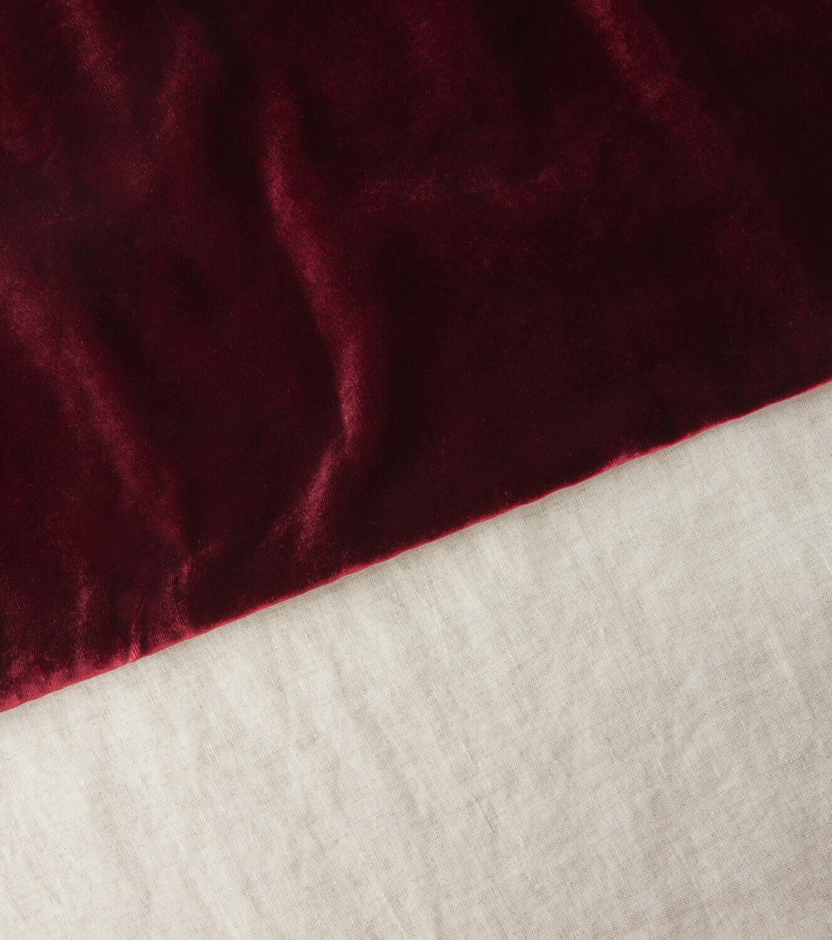 Once Milano Velvet-trimmed linen tablecloth
