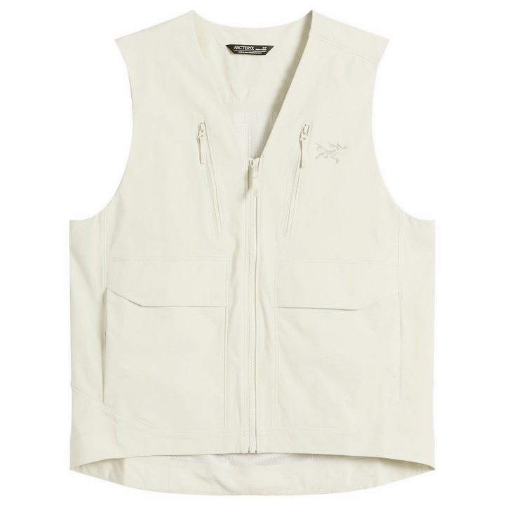 Photo: Arc'teryx Women's Sonii Utility Vest W in Sea Salt
