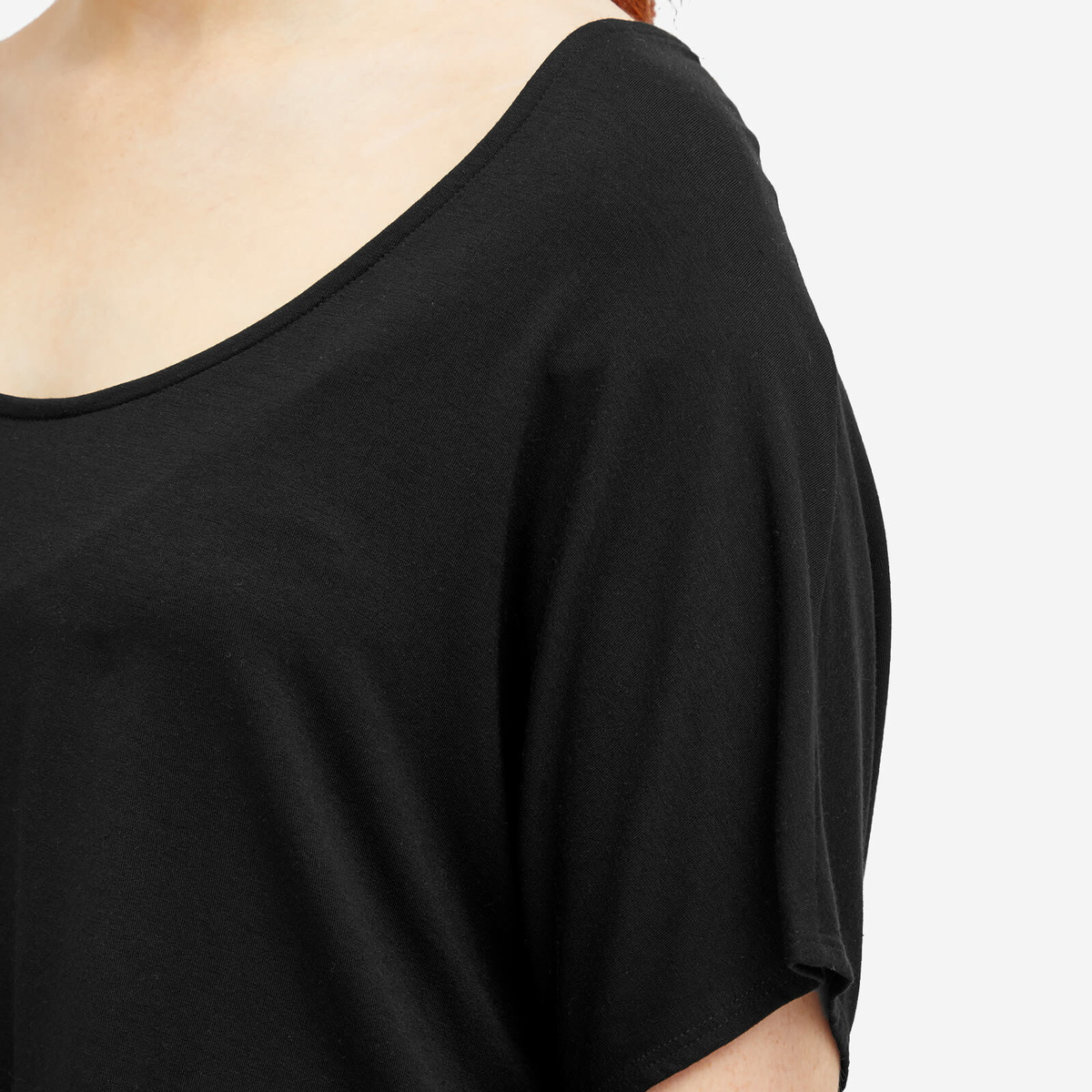 Joah Brown Women's Slouchy Crop T-Shirt in Black