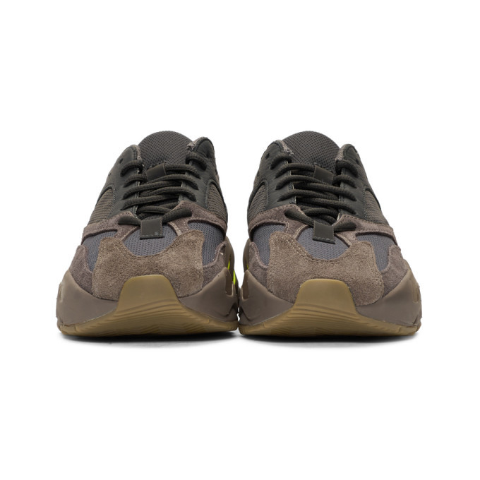 Yeezy taupe boost sales 700 sneakers