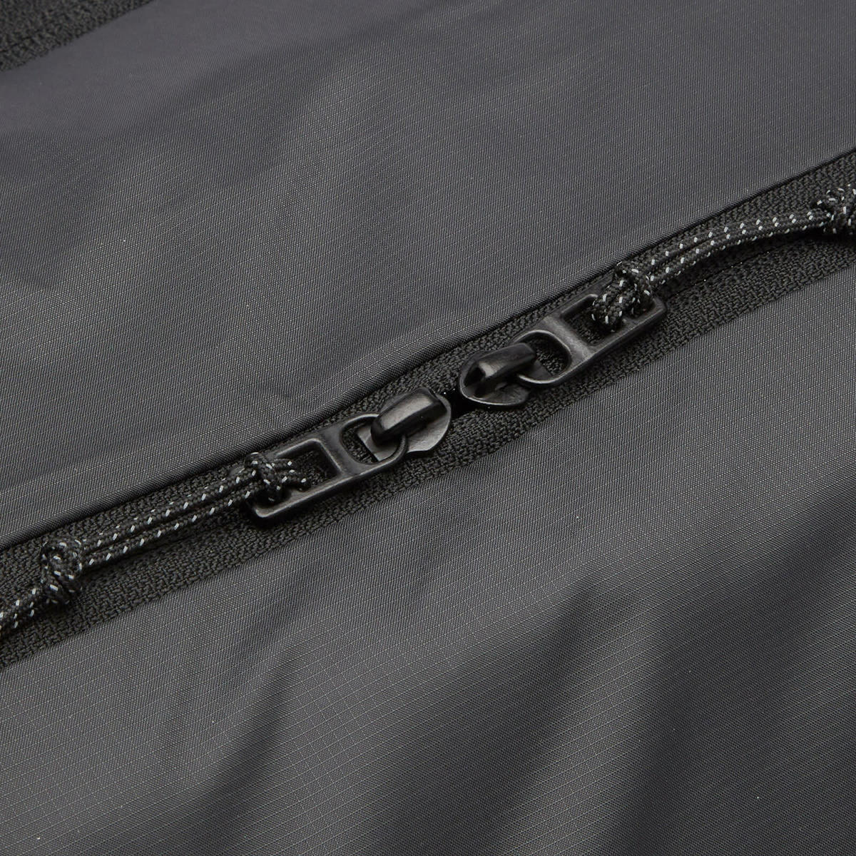 ON Track Pack 35L Lite in Magnet 