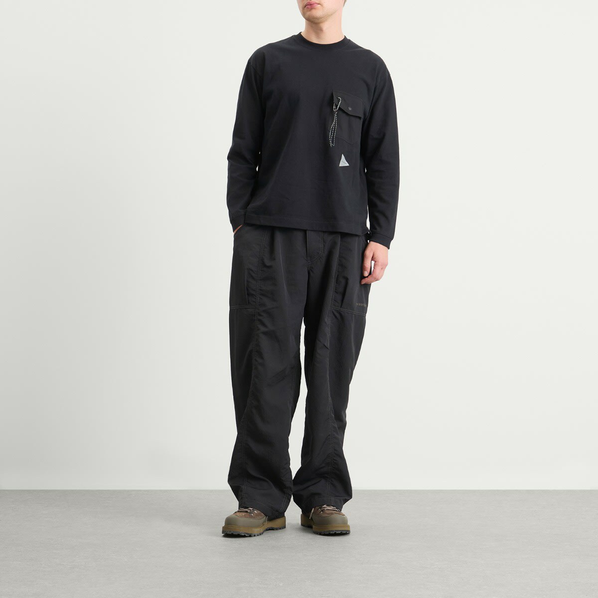 and wander Men's Heavy Cotton Longsleeve Pocket T-Shirt in Black