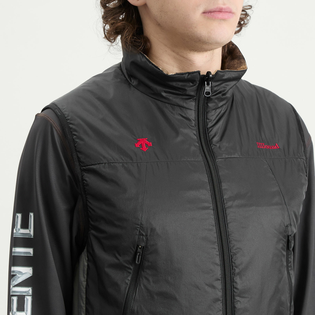 Descente Men's Allterrain x JJJJound Reversible Vest in Black/Charcoal