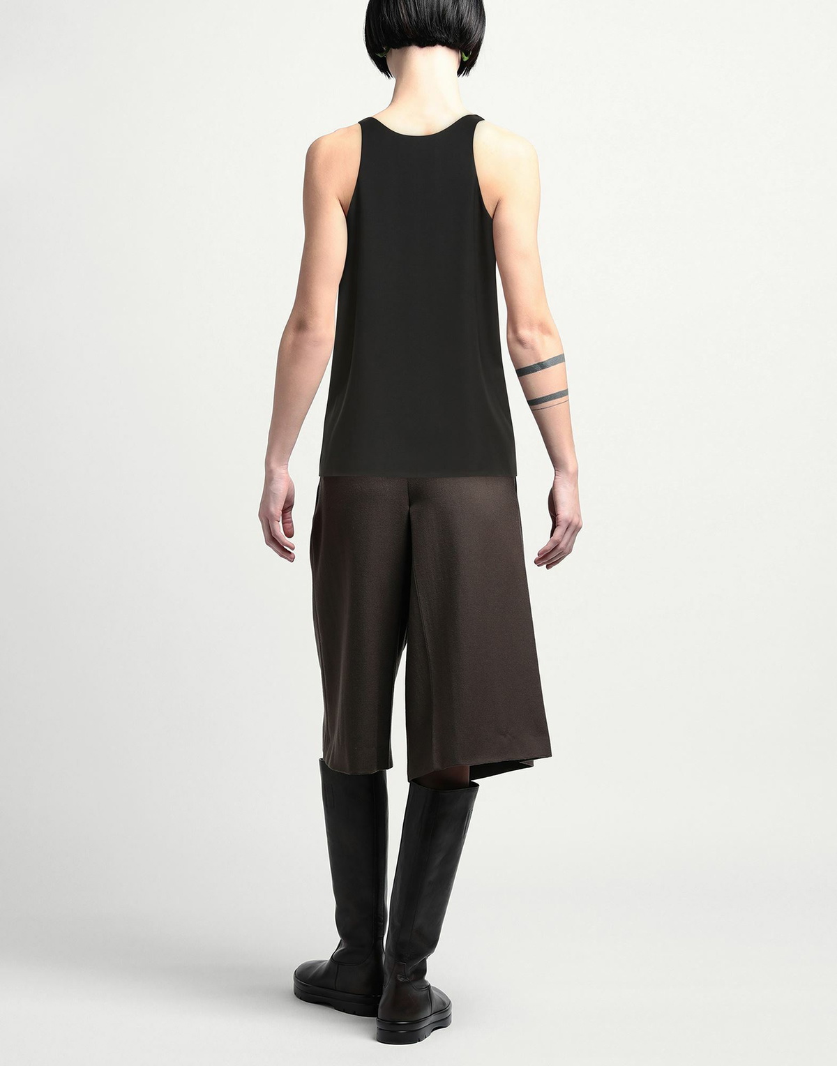 Armarium Womens Top in Black