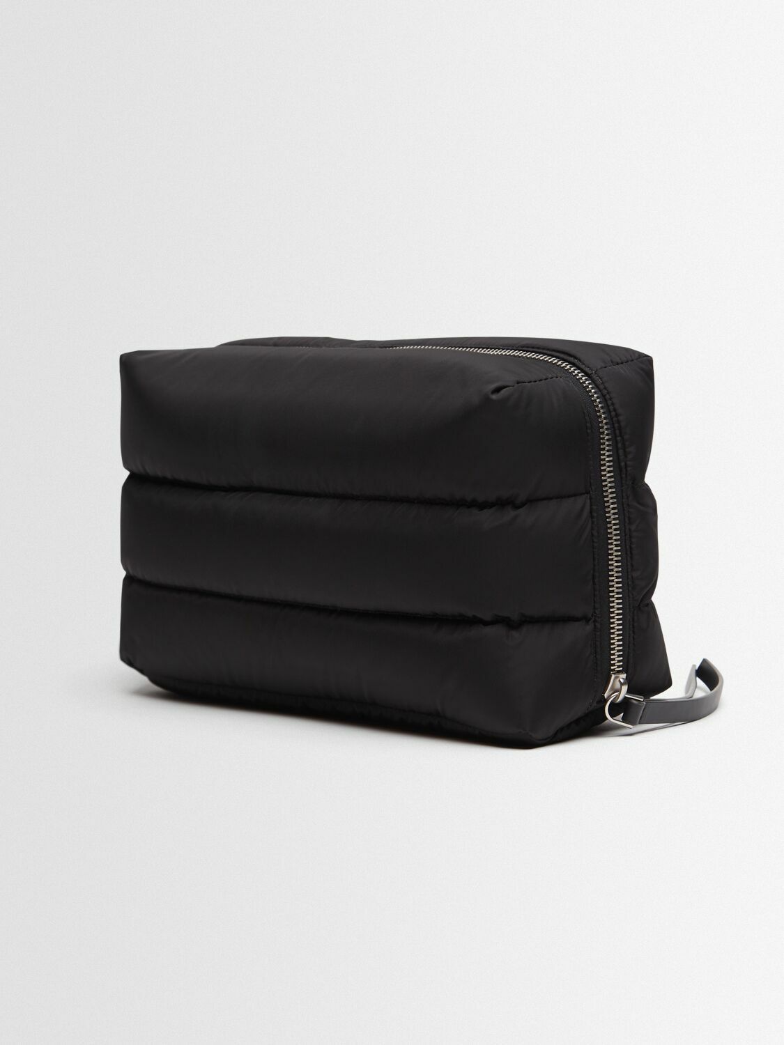 ポーチ Moncler Caradoc Beauty Case In Quilted Black Nylon MONCLER Caradoc Quilted Nylon Beauty Case Moncler