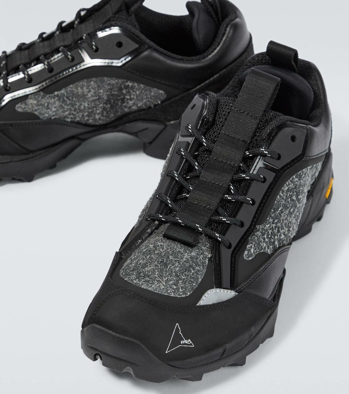 ROA｜TRAIL RUNNING SHOES (Lhakpa (NBUW140FA36-MTY0001)) ROA Lhakpa Hiking Sneaker Brown Black | END. (AR)