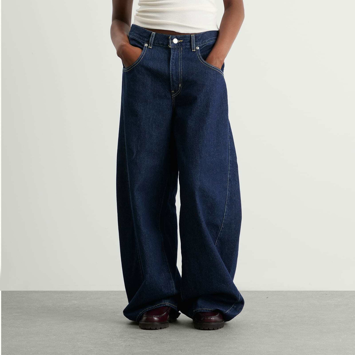 Levi's Women's Super Baggy Barrel Jeans in Shaded View