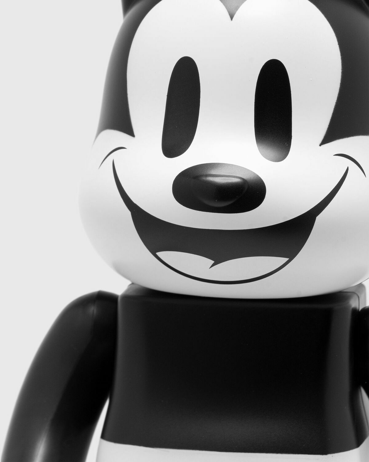 Medicom Rabbrick Oswald The Lucky Rabbit 2 Pack Black/White