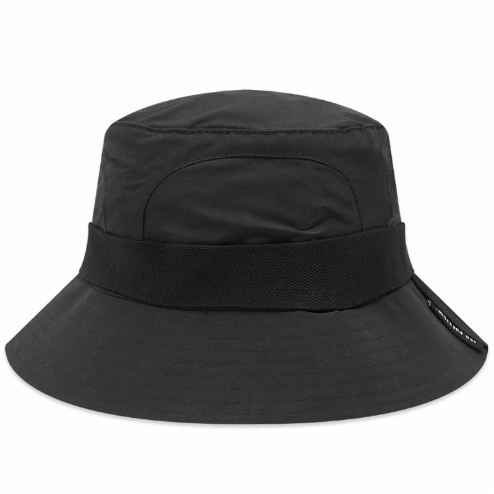 Photo: Tobias Birk Nielsen Men's Canvas Band Bucket Hat in Black