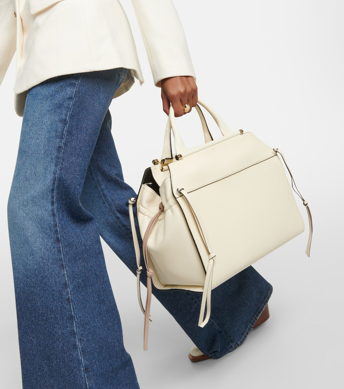 【関税&送料込】Chloe Steph Medium Grainy Leather Handbag Chloé Medium Steph Leather Tote Bag | White | FARFETCH