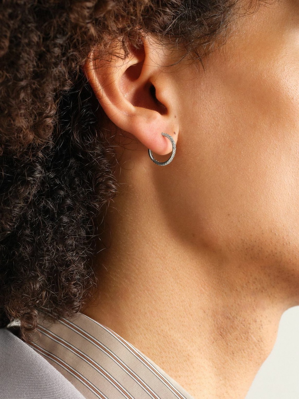 Photo: KOLOURS JEWELRY - Spectra Medium 14-Karat Blackened Gold Diamond Single Hoop Earring