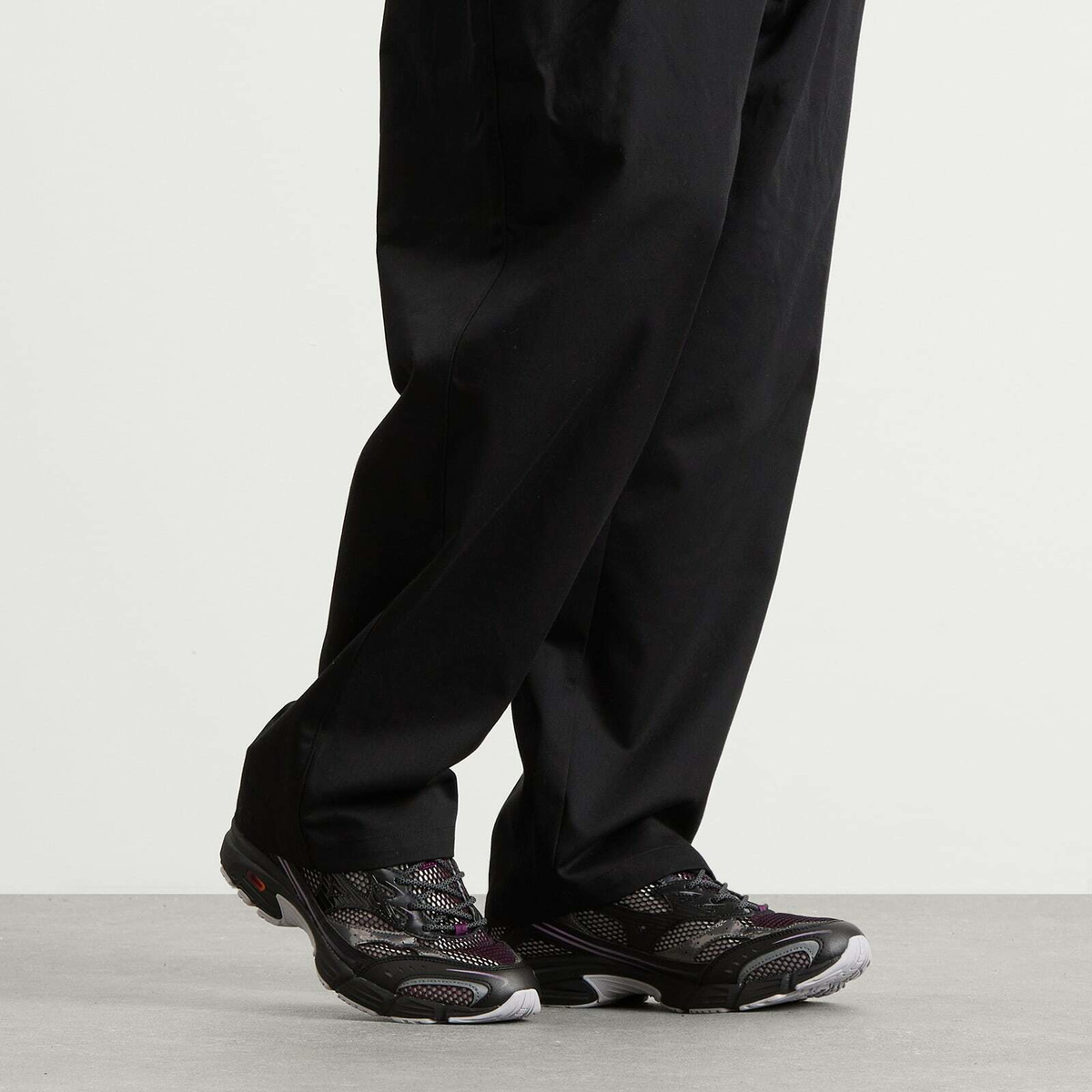 Mizuno MXR "Space Lights" Sneaker in Black/Valerian