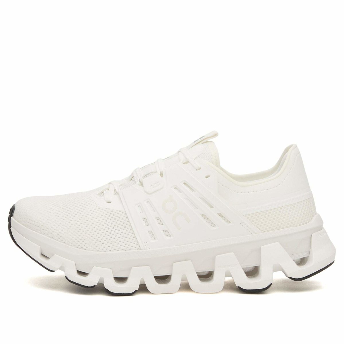 ON Men's Cloudswift Amp Sneaker in White/White