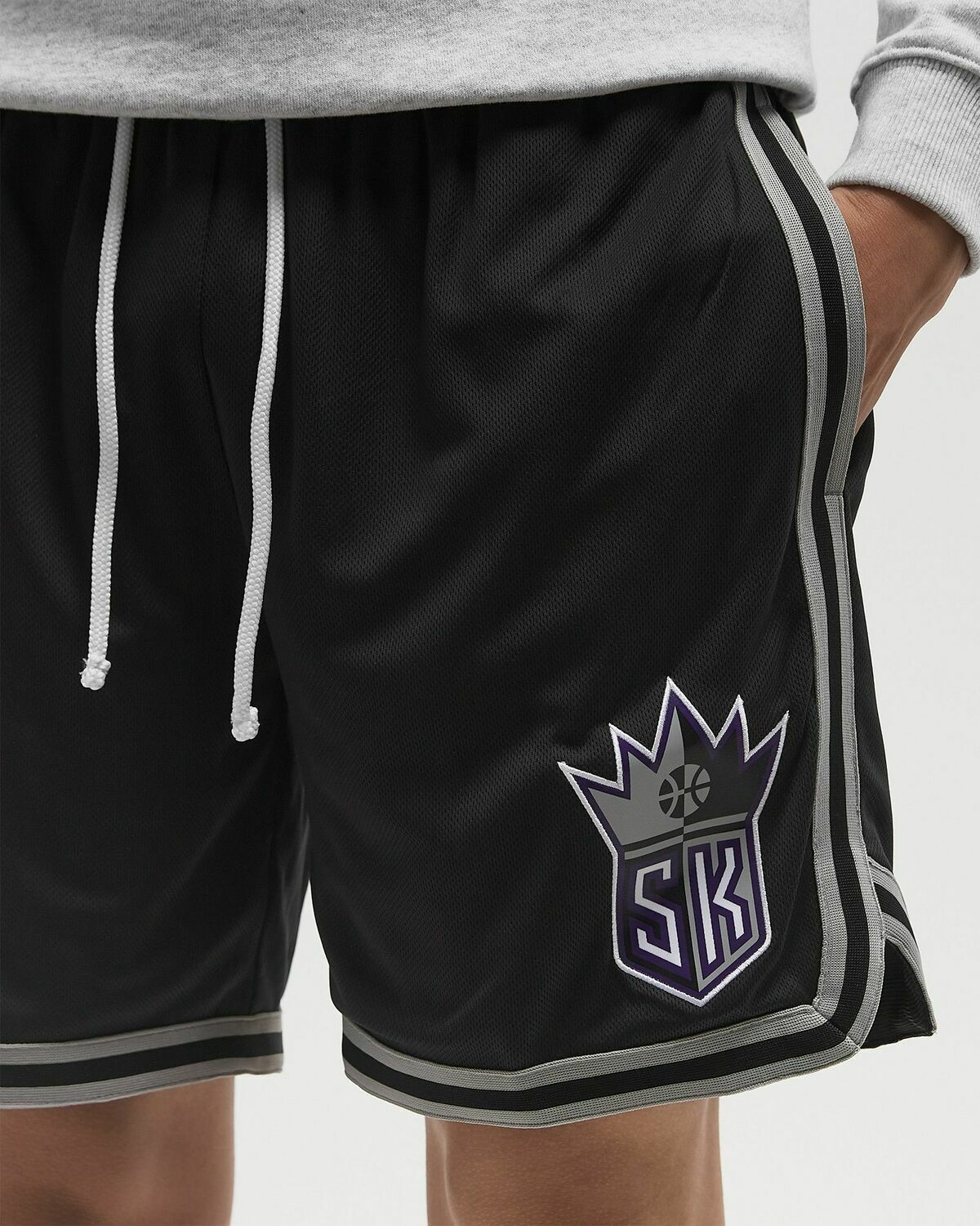 Mitchell & Ness NBA OVERTIME WIN MESH SHORTS VINTAGE LOGO SACRAMENTO KINGS Black Mens Sport & Team Short
