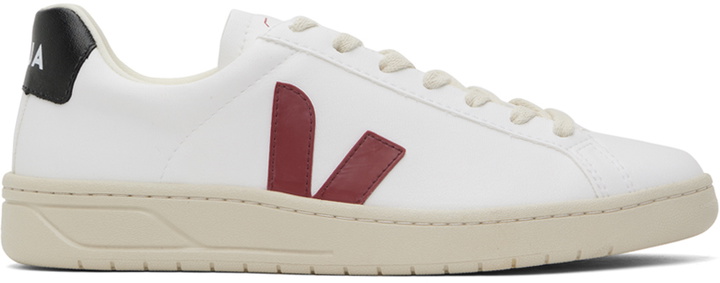 Photo: VEJA White Urca Sneakers