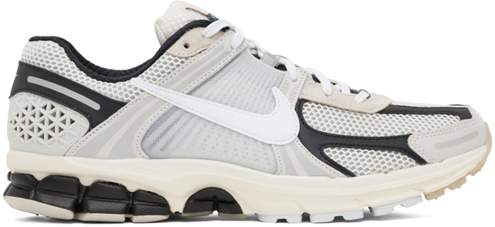Photo: Nike Off-White & Gray Zoom Vomero 5 Sneakers