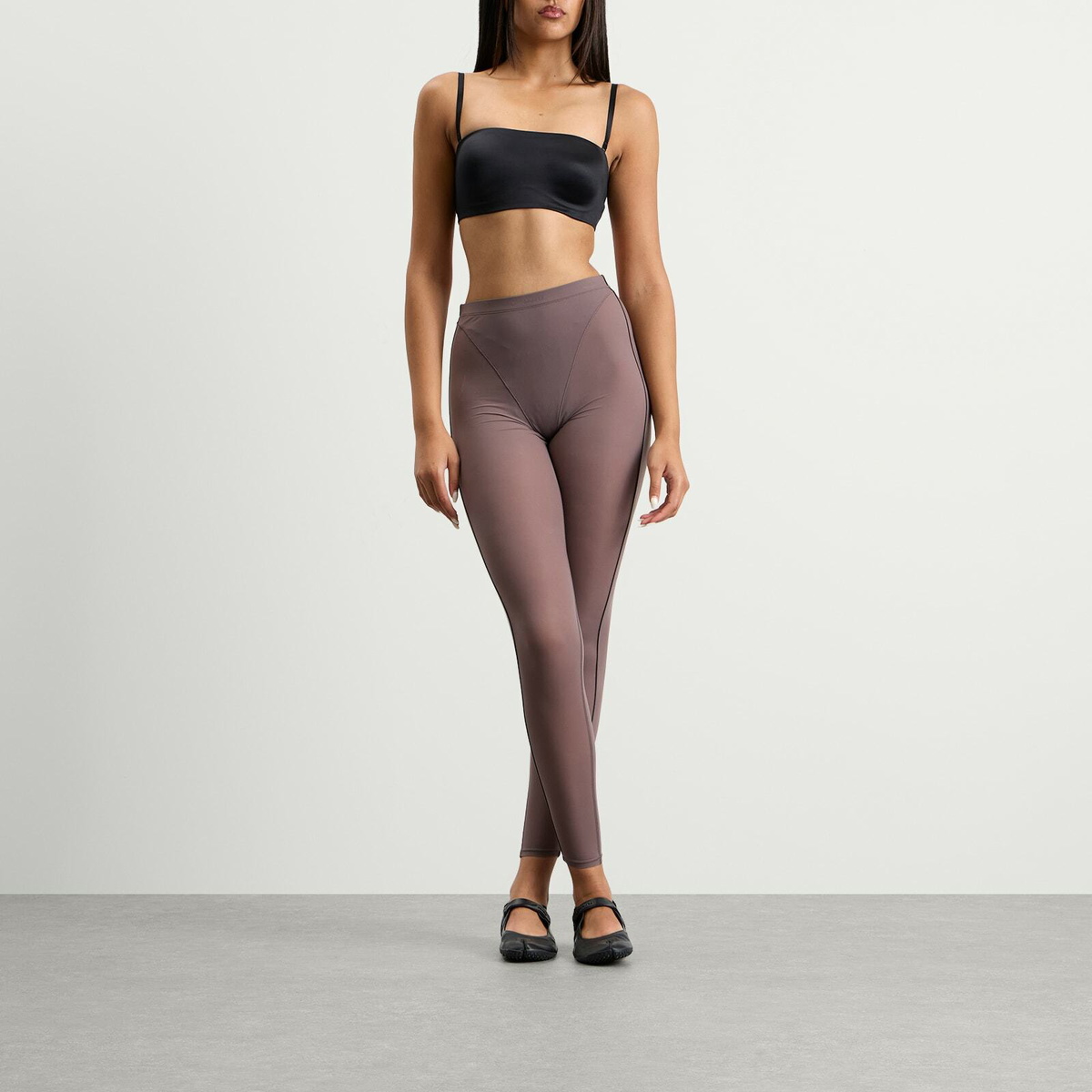 Nike Women's x SKIMS Weightless Layers V-Panel Legging 26 Inch in Resin
