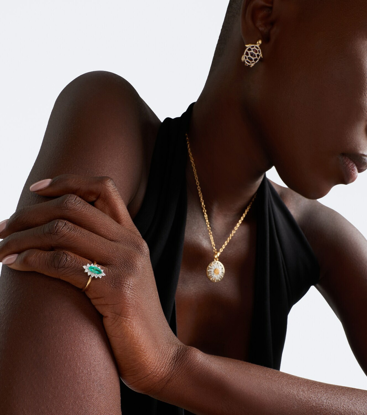 Yvonne Léon Pompadour 18kt gold ring with emerald and diamonds