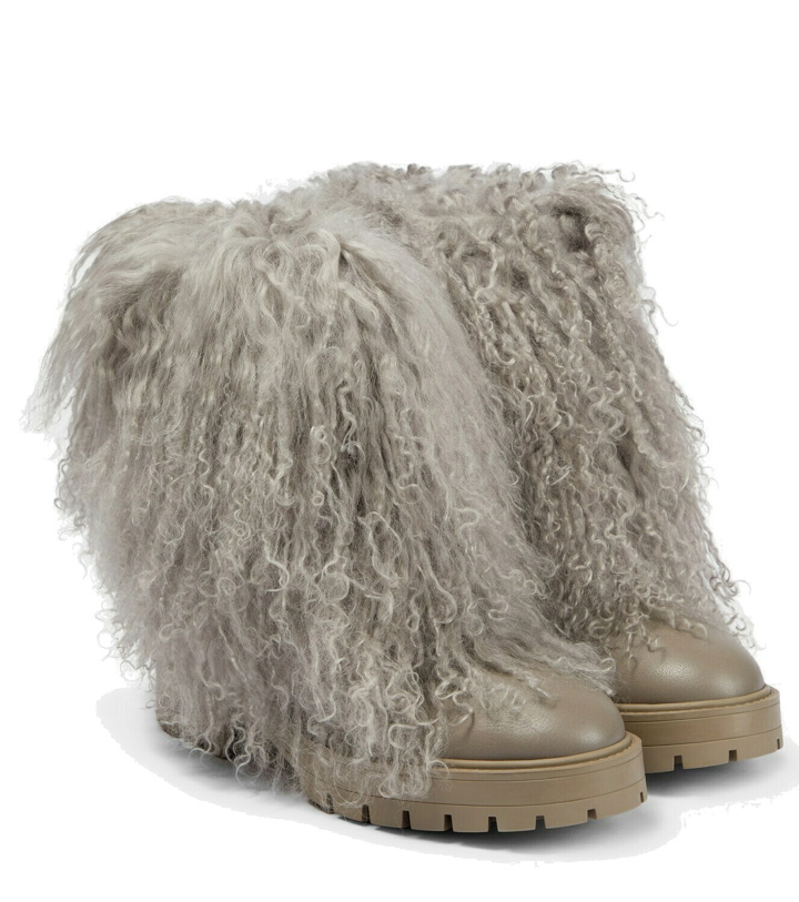 Photo: Aquazzura Shearling-trimmed leather ankle boots