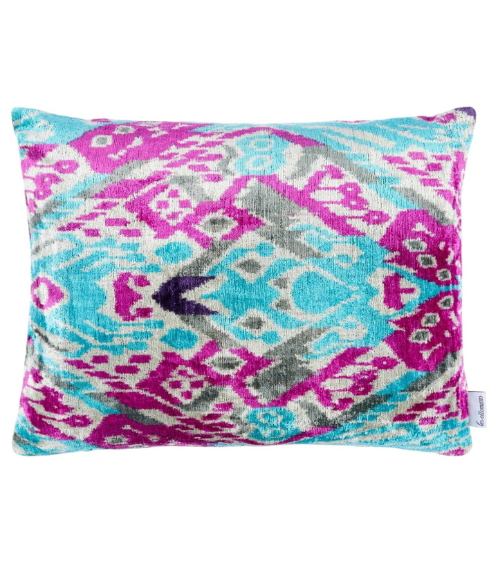 Photo: Les-Ottomans Velvet cushion
