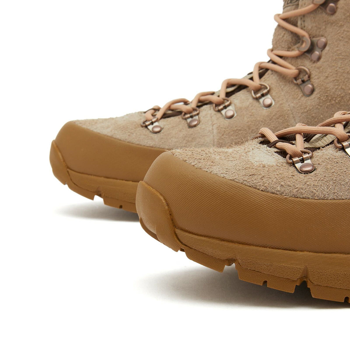 Danner Men's Mountain 600 GORE-TEX Boot in Almond Butter