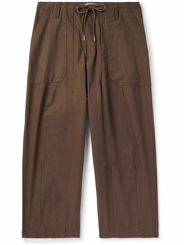 Photo: Cherry Los Angeles - Wide-Leg Pleated Herringbone Cotton Trousers - Brown