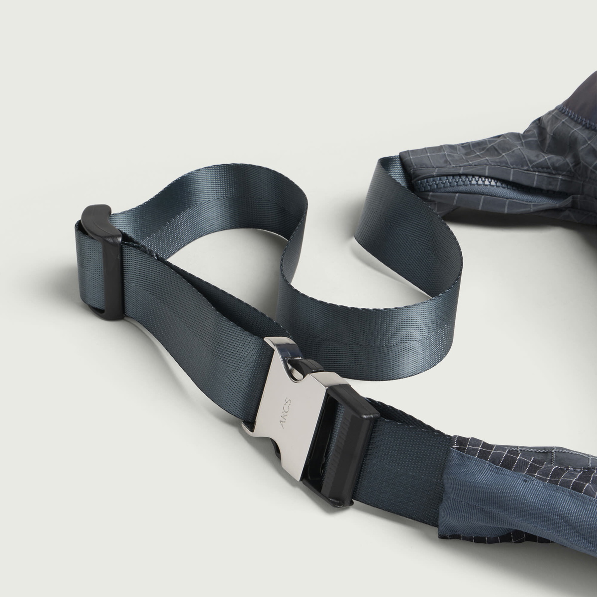 ARCS LITTLE HEY Sling Bag in Tide Jumble