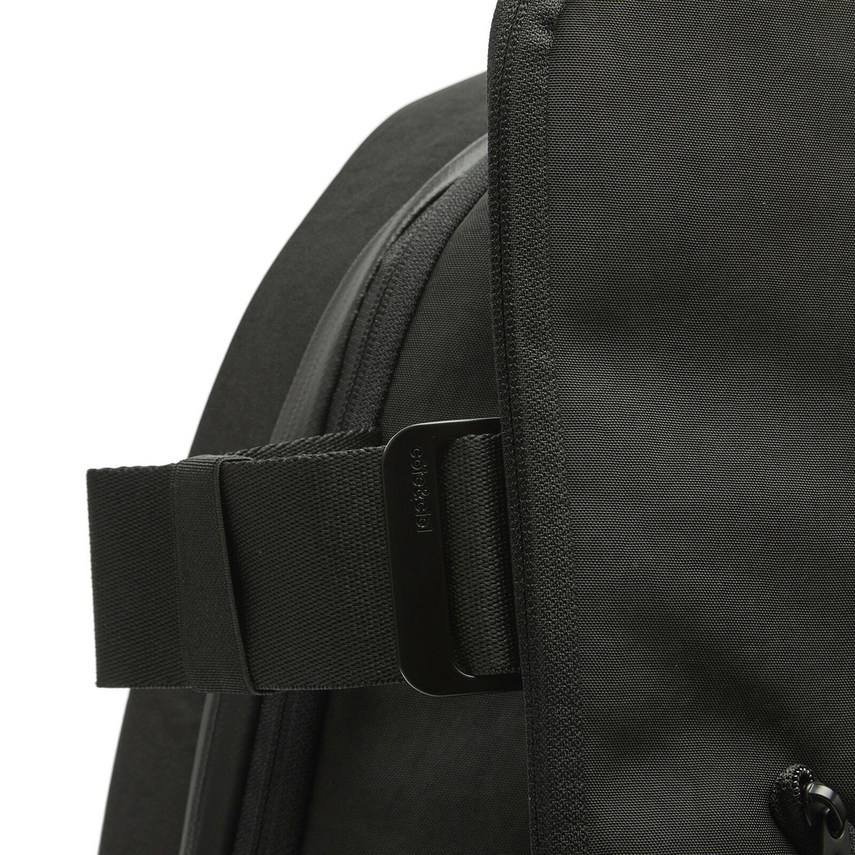 Cote&Ciel Isar M Round Carbon Backpack in Black 