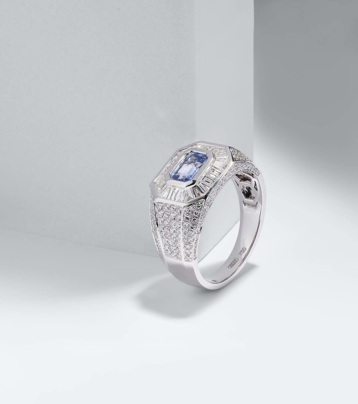 Shay Jewelry 18kt white gold ring with sapphire and diamond