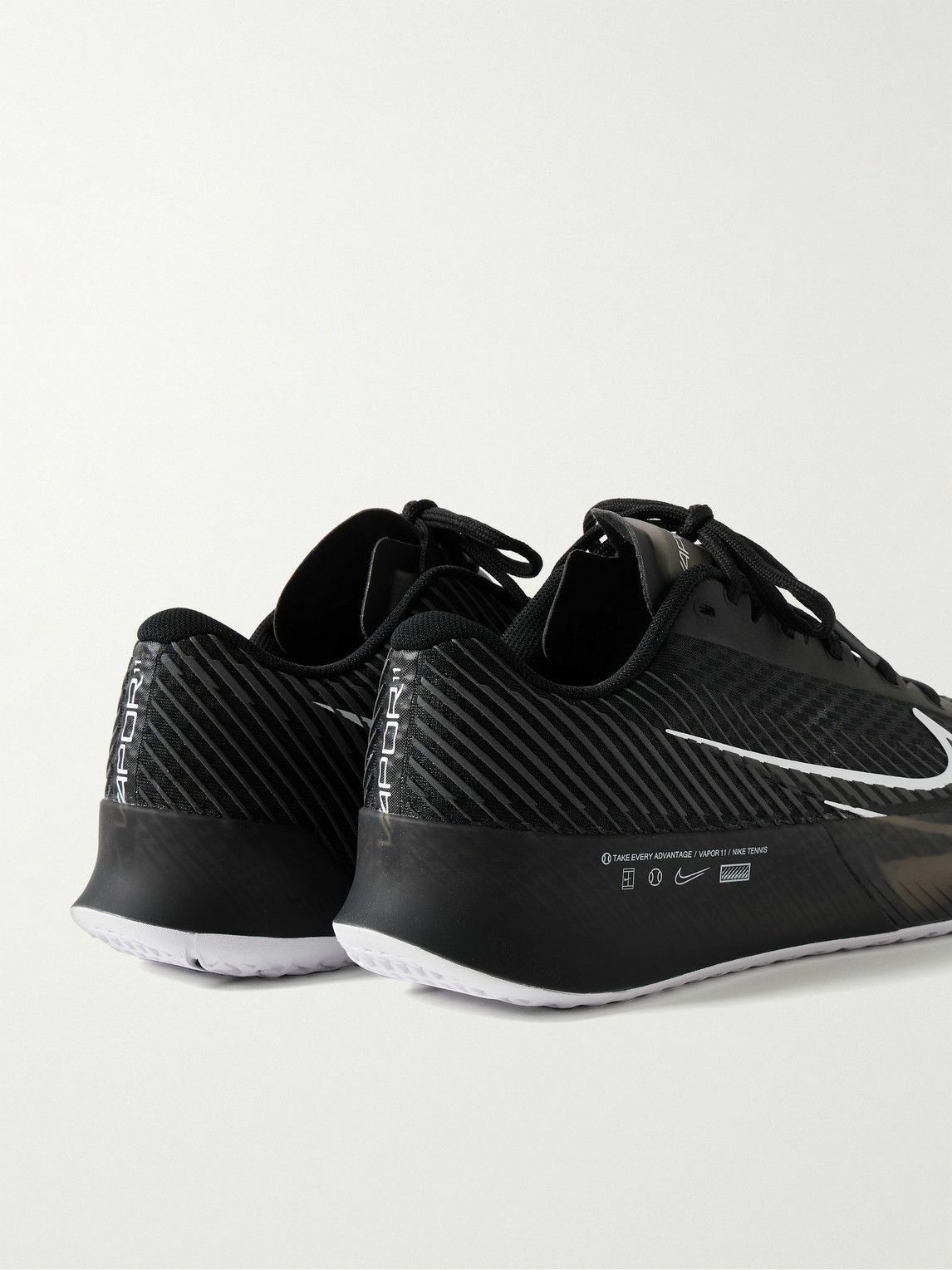 black nike tennis shoes