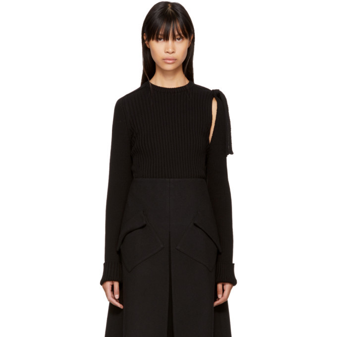 Photo: Sara Lanzi Black Detached Sleeve Pullover